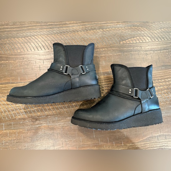UGG Australia Glen Black Leather Wedge Biker Boots Size 8 - Picture 3 of 7